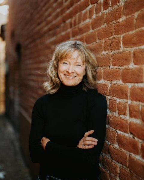 Diane Burnett Agent Photo
