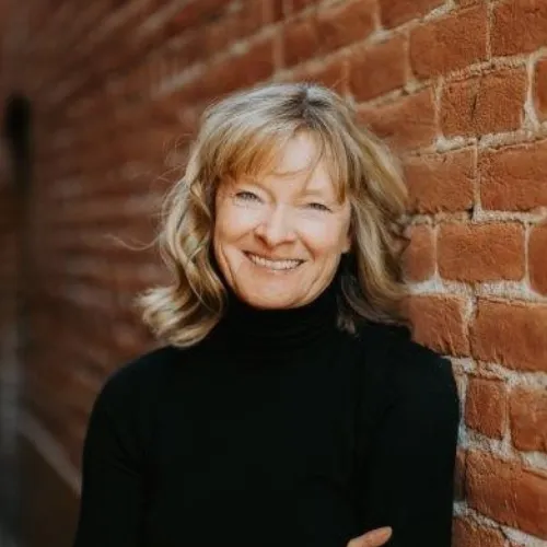 Portrait of Diane Burnett, Broker Associate.